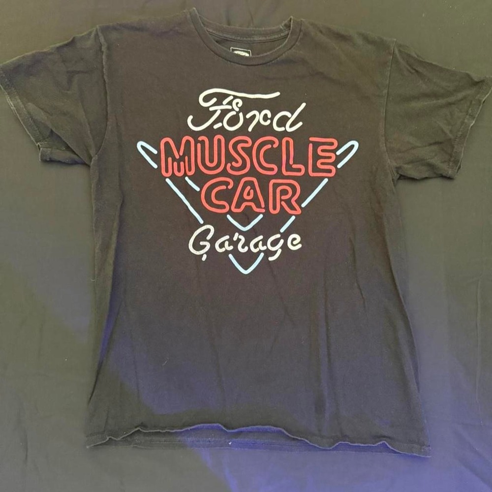 Ford black muscle car garage tee. Size M